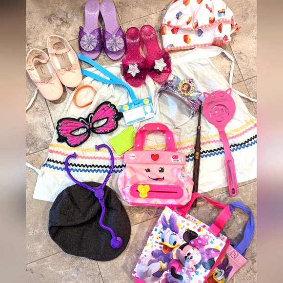 Dress Up/Pretend Play Lot - Picture 1 of 4